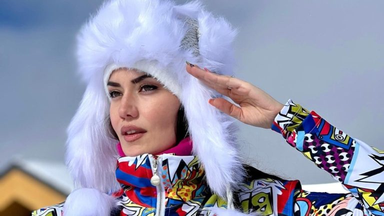 Oyuncu Fahriye Evcen, kar pozu vermeye doymadı