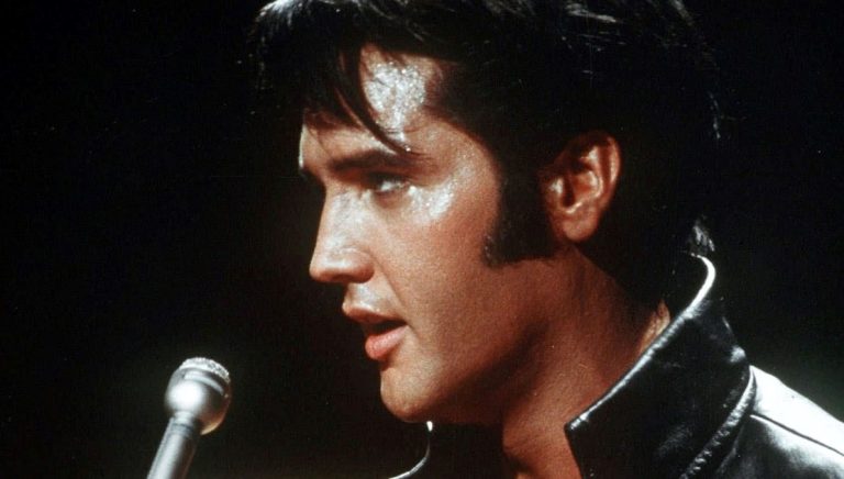 Elvis Presley’nin “mavi süet ayakkabıları” açık artırmada satıldı
