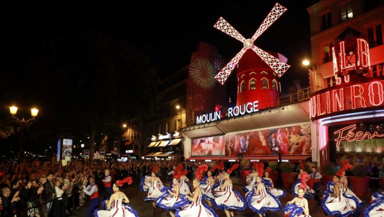 Moulin Rouge gösterisinin açılışı yapıldı