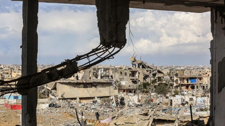 Filistin Kızılayı: Refah’ta İsrail’in kuşattığı bölgedeki sağlıkçılardan 5 gündür haber alınamıyor